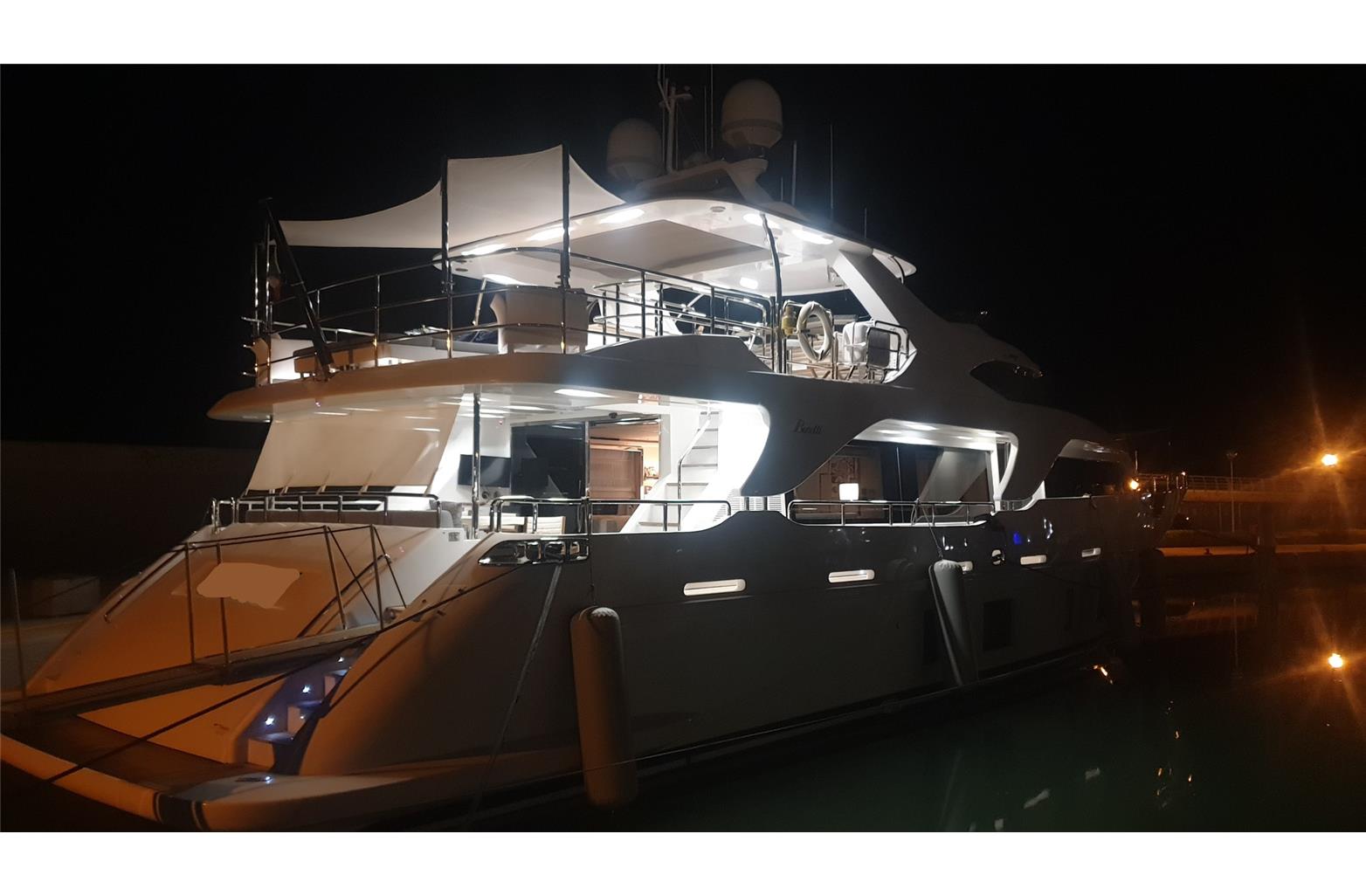 Benetti Delfino 93 6