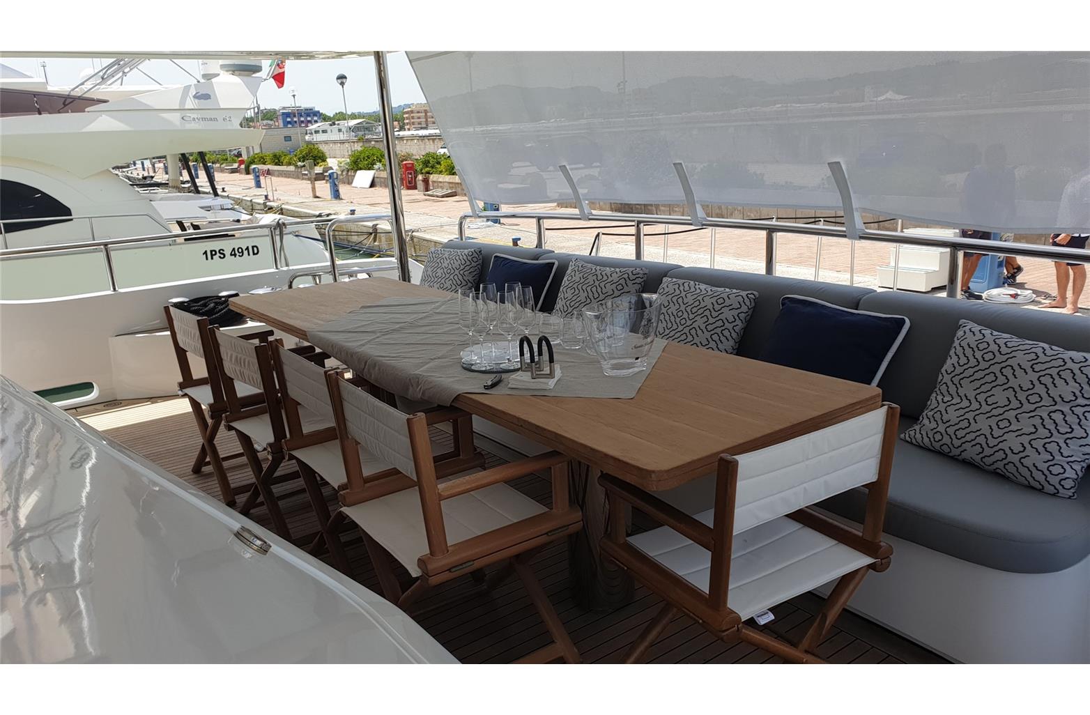 Benetti Delfino 93 8
