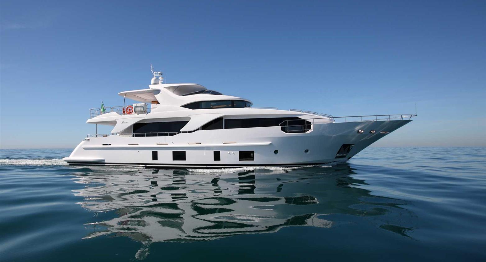 Benetti Delfino 93